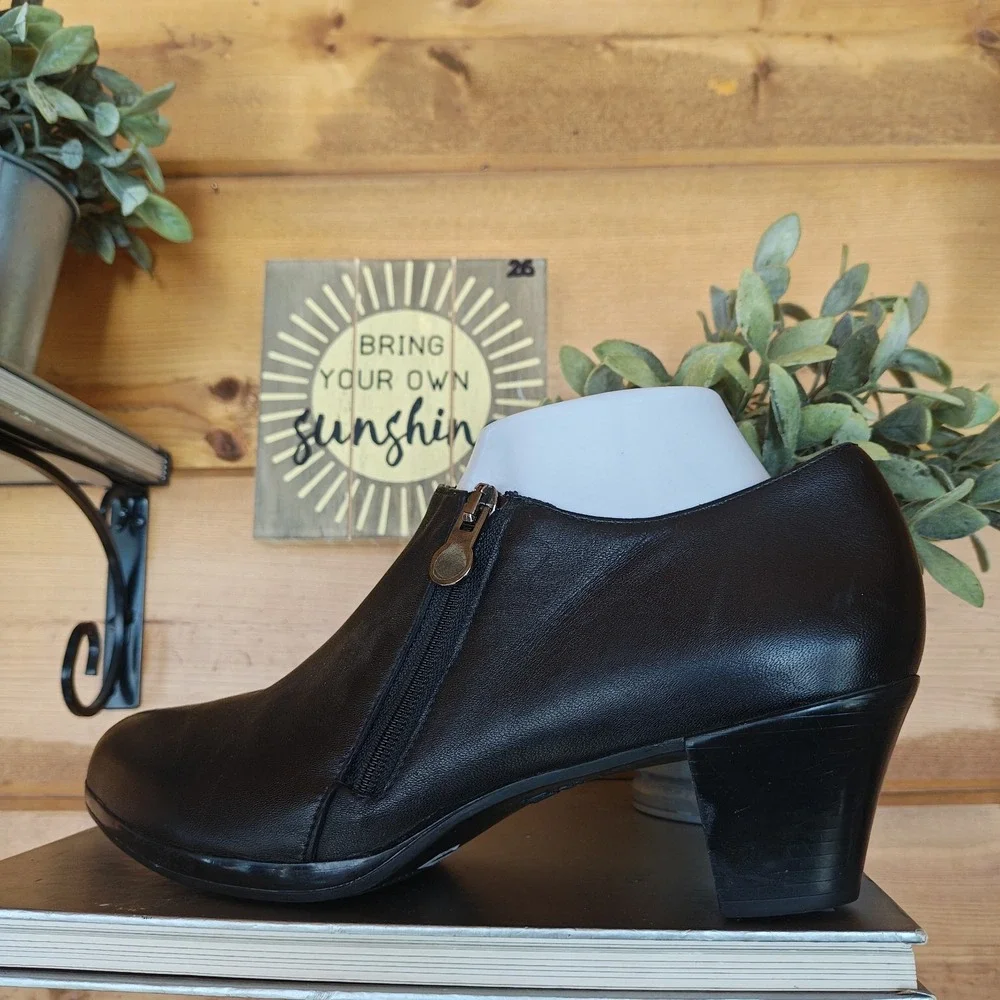 Munro American Taylor Black Leather Block Heel Ankle Booties Zip Comfort Sz 9 W